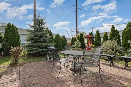 Spacious Upstairs 1Bed- Walking Distance To Beach Outlet Mall Michigan City Bagian luar foto