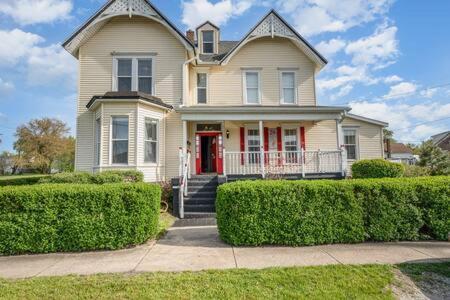 Spacious Upstairs 1Bed- Walking Distance To Beach Outlet Mall Michigan City Bagian luar foto