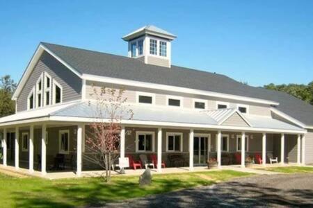 Spacious Upstairs 1Bed- Walking Distance To Beach Outlet Mall Michigan City Bagian luar foto