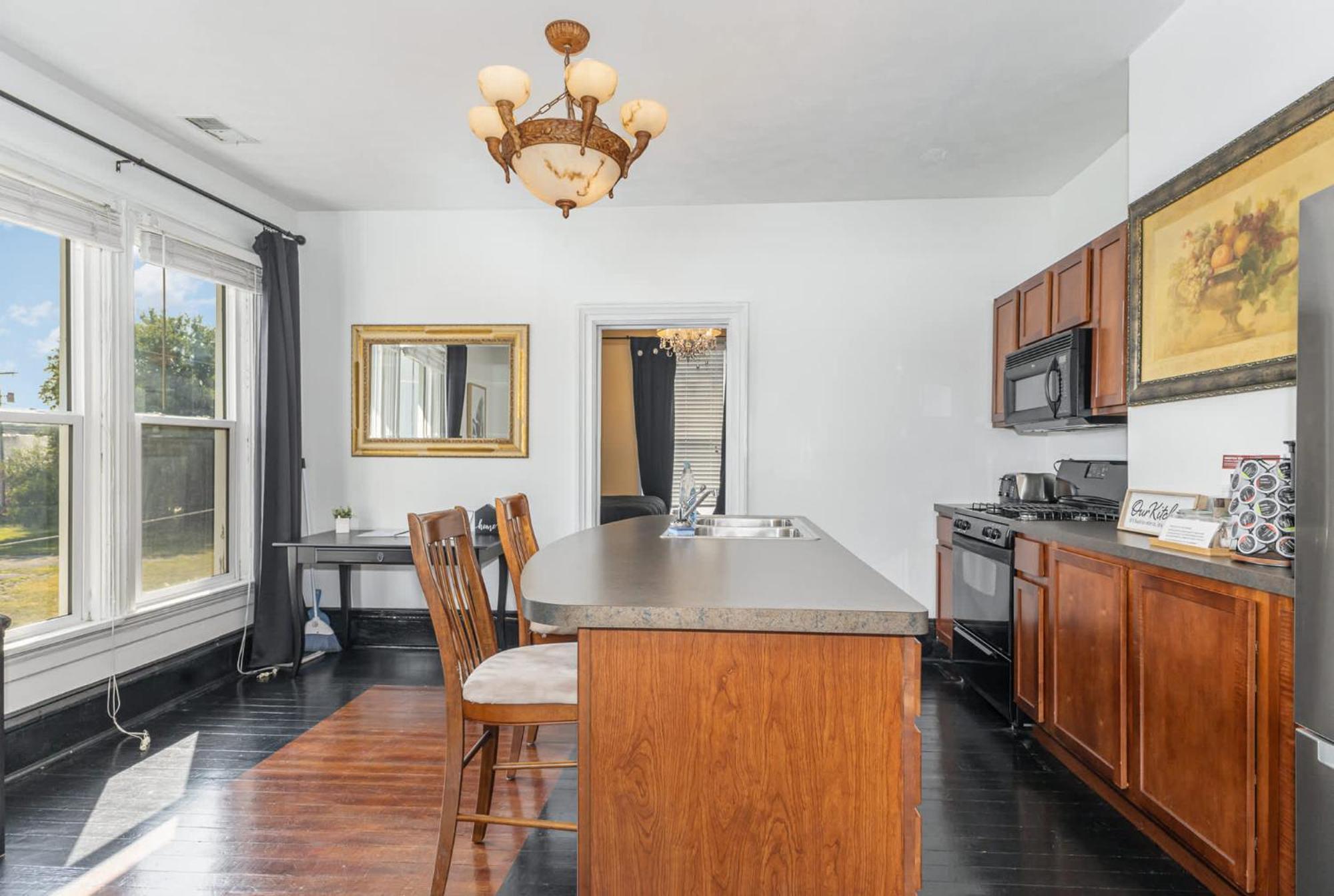 Spacious Upstairs 1Bed- Walking Distance To Beach Outlet Mall Michigan City Bagian luar foto