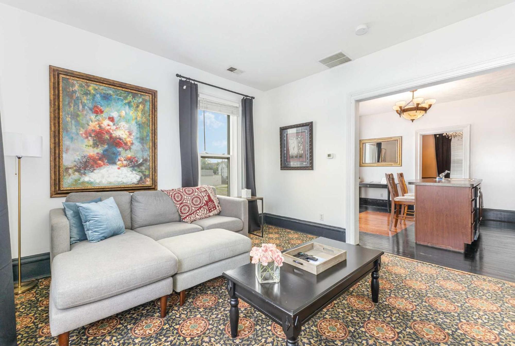 Spacious Upstairs 1Bed- Walking Distance To Beach Outlet Mall Michigan City Bagian luar foto